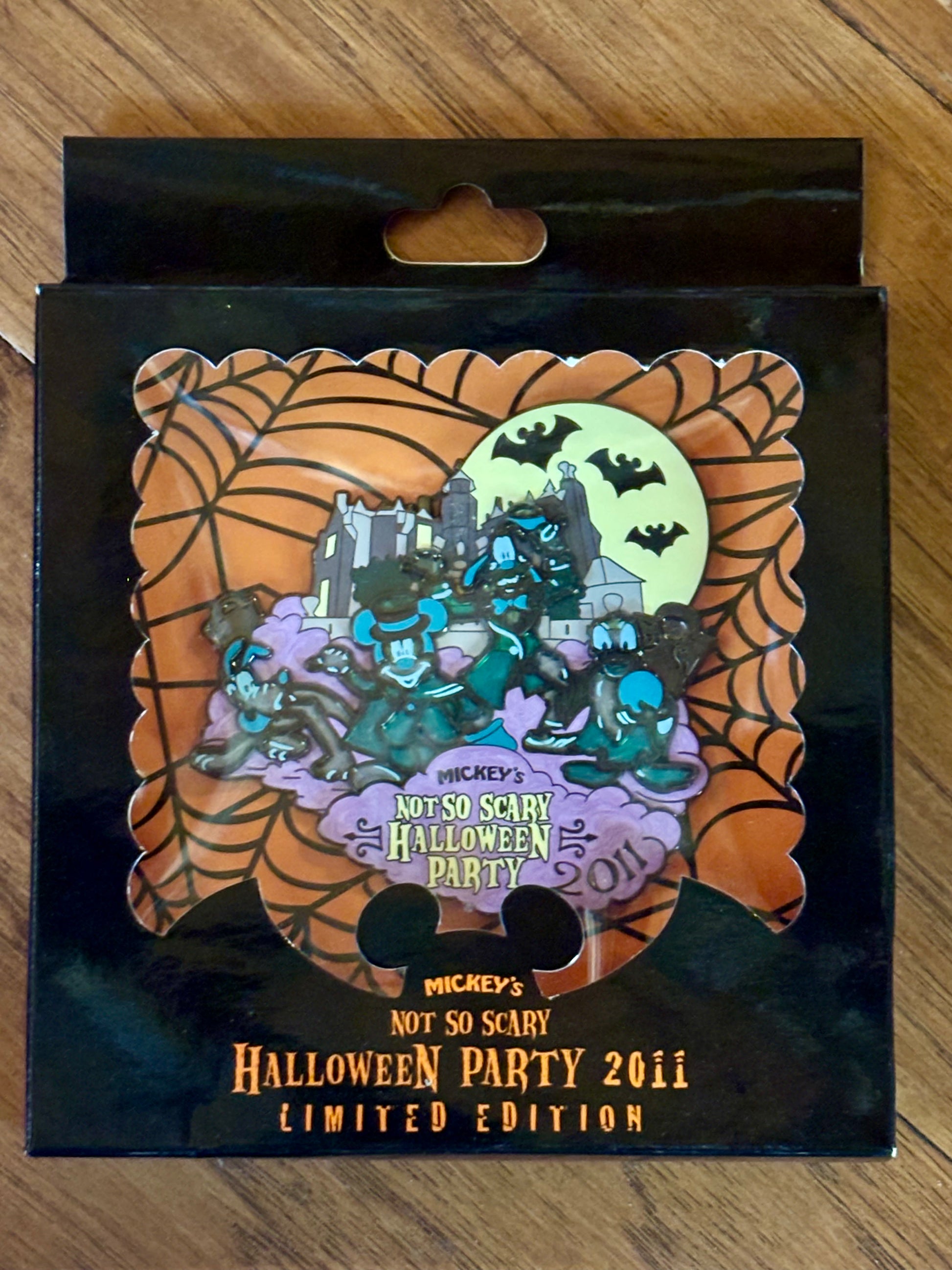Mickey’s Not So Scary Halloween Party 2011 LE Collector’s Pin 1/500 product photo